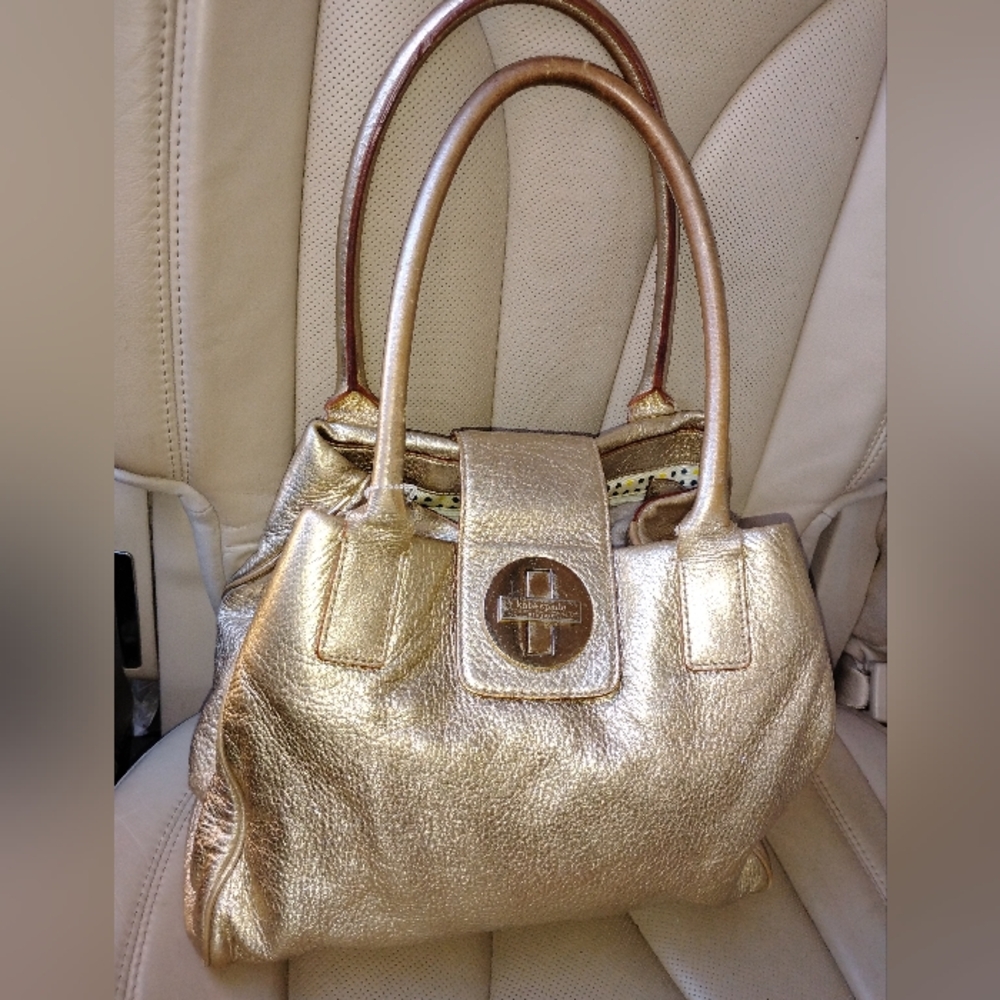 stylish Kate Spade New York Bexley Jessie tote bag features a solid pattern